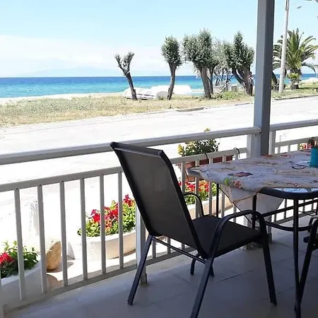 Vasileiadou Coastal Apartment *