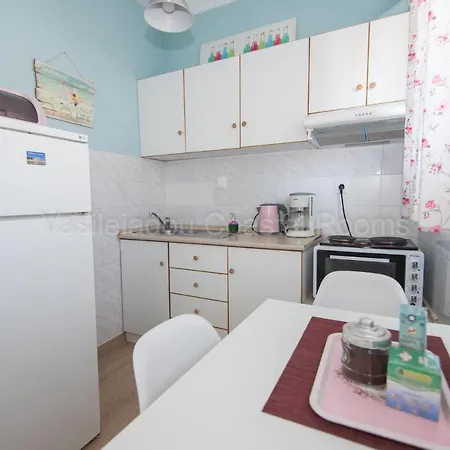 Vasileiadou Coastal Apartment *